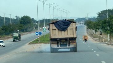 Thái Nguyên: Cần kiểm tra hàng loạt xe trọng tải lớn khai thác đất gây ô nhiễm môi trường