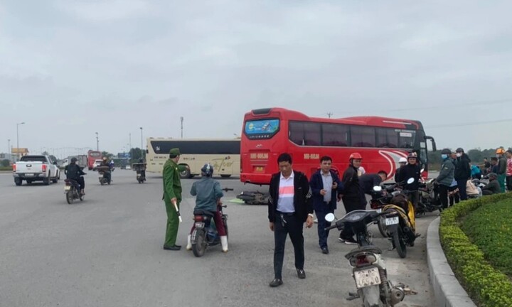 Tin tức tai nạn giao thông mới nhất ngày 8/1: Xe tải lao vào cửa hàng gội đầu, một người tử vong