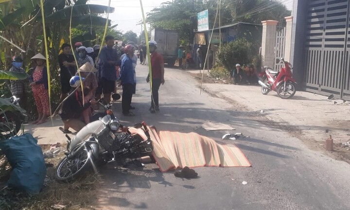 Tin tức tai nạn giao thông mới nhất ngày 2/2: Va chạm với xe máy đi cùng chiều, nữ sinh 15 tuổi tử vong tại chỗ