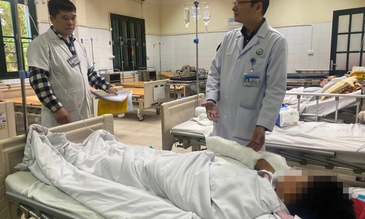 Tai nạn do đốt pháo, nam sinh 15 tuổi bị hỏng tay phải không còn chức năng cầm nắm