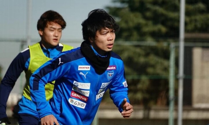 Dù xuống hạng, tiền đạo Nguyễn Công Phượng vẫn bị Yokohama FC gạch tên