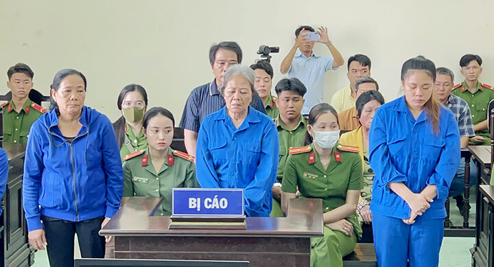 Tấn công người thi hành công vụ, năm người trong gia đình lĩnh án 