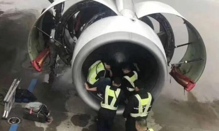Hành khách bị bắt vì ném đồng xu vào động cơ máy bay để 