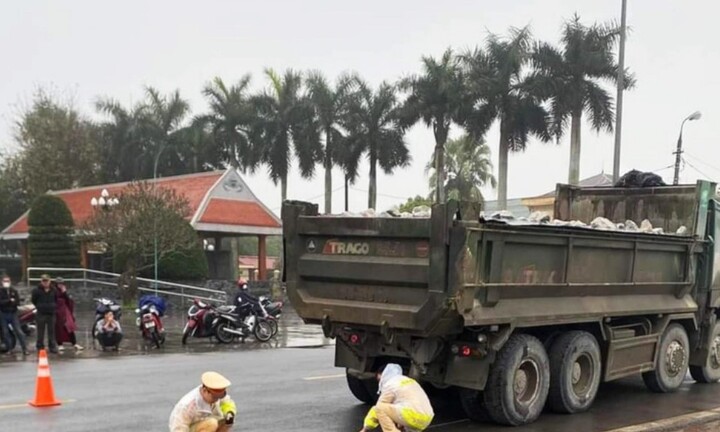 Tin tức tai nạn giao thông mới nhất ngày 15/3: Va chạm giữa xe ô tô tải và xe máy điện, cụ ông tử vong 