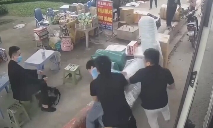 Thông tin mới nhất vụ 2 nhân viên nhà xe ở Thanh Hóa hành hung phụ xe khác