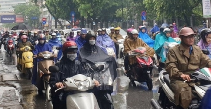 Không khí lạnh tràn về mang mưa rào, kết thúc nồm ẩm ở miền Bắc