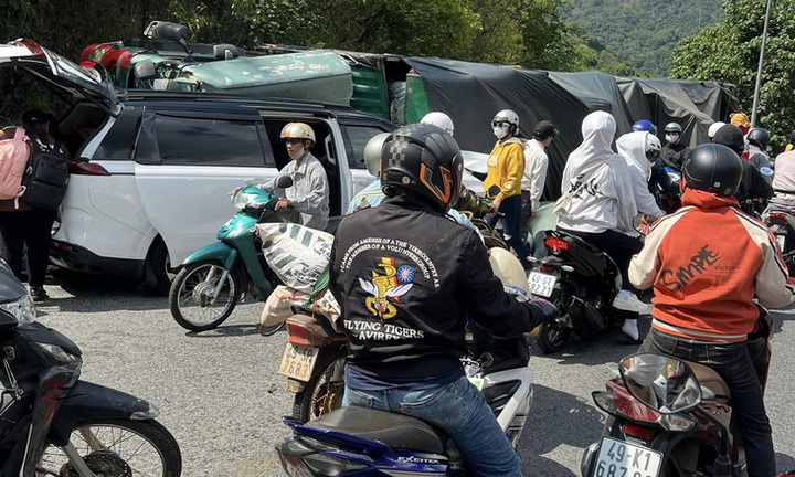 Đèo Bảo Lộc ùn tắc hơn 10 km vì tai nạn liên hoàn