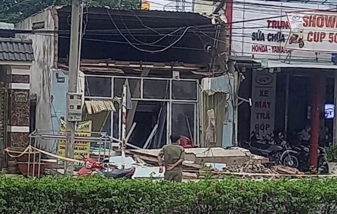 Bình Dương: Tường đổ khiến 1 lao động tử vong 