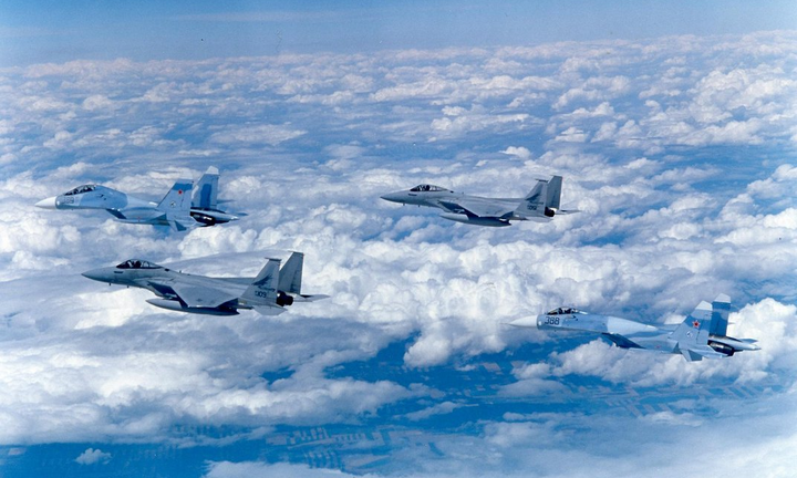 Nga điều Su-27 chặn Máy bay Đức, Pháp áp sát không phận