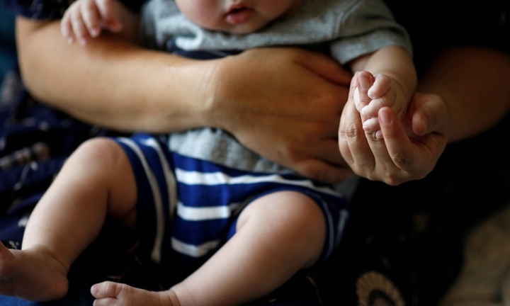 Nhật Bản khủng hoảng nhân khẩu học do tỷ suất sinh thấp kỷ lục