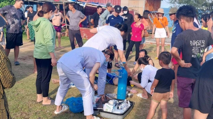 4 du khách Hà Nội gặp nạn ở biển Quảng Ninh, 1 người thiệt mạng