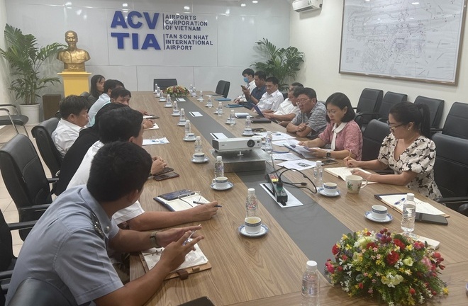 Tạm dừng hoạt động 2 hãng taxi hét giá gấp 10 lần ở Tân Sơn Nhất