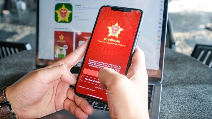 Đề xuất người dân không phải mang theo giấy tờ xe khi đã đồng bộ vào VneID