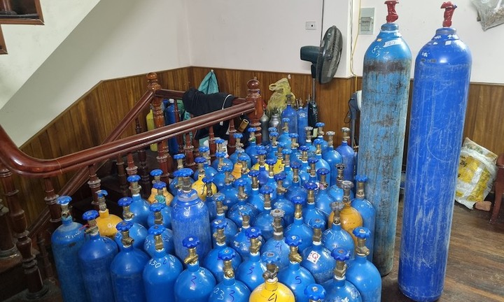 Hà Nội: Triệt phá cơ sở sang, chiết “khí cười” số lượng lớn