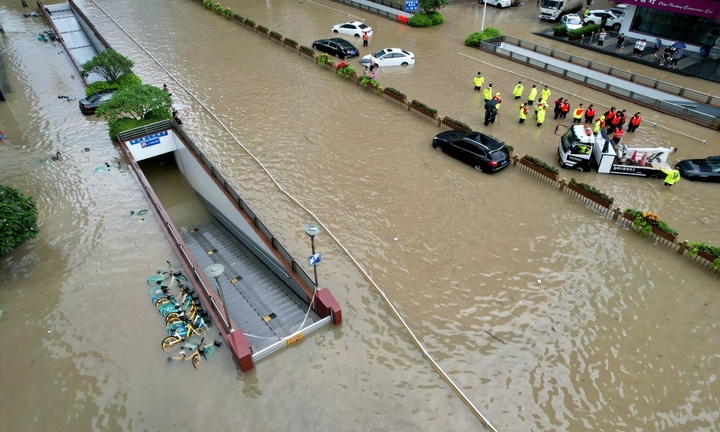 Bắc Kinh phát cảnh báo cao nhất về ảnh hưởng của bão Doksuri