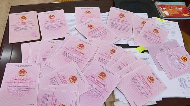 Hậu Giang: Khởi tố đối tượng mua sổ đỏ giả trên Facebook, đem đi cầm 300 triệu đồng