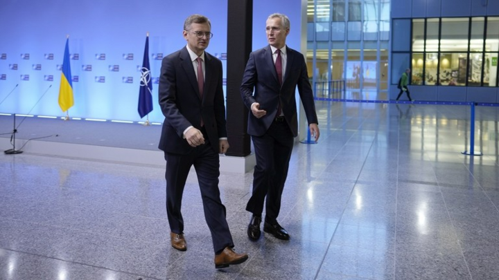 Liên tục nhận đề xuất nhượng bộ lãnh thổ, Ngoại trưởng Ukraine nói gì?