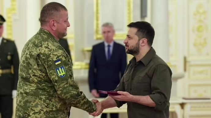 Bỏ qua Tổng tư lệnh Zaluzhnyi, Tổng thống Ukraine trực tiếp chỉ huy quân đội?