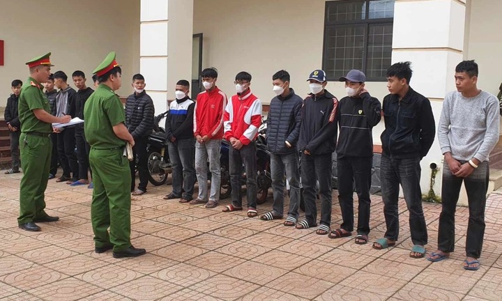 Kịp thời ngăn chặn 30 thanh thiếu niên mang hung khí đi trả thù ở Đắk Lắk