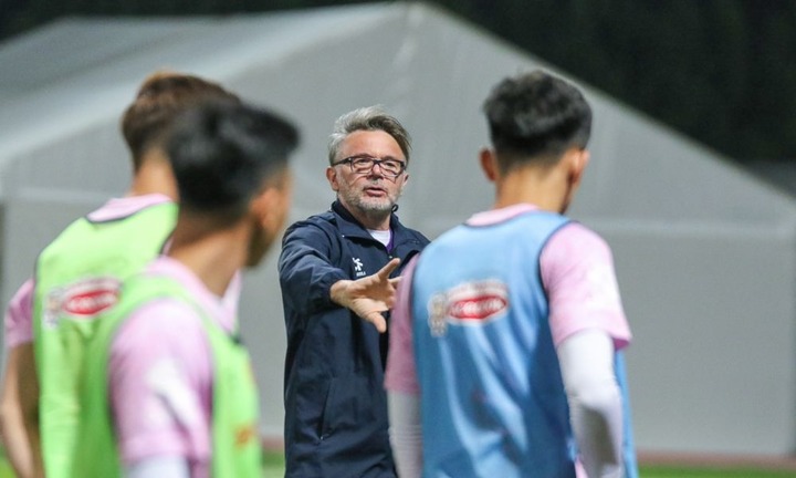 Buổi tập đầu tiên tại Qatar, tuyển Việt Nam đẩy cao khối lượng vận động