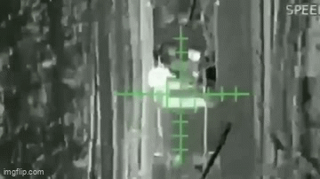 Kịch tính khoảnh khắc UAV Ukraine rượt đuổi xe tăng Nga