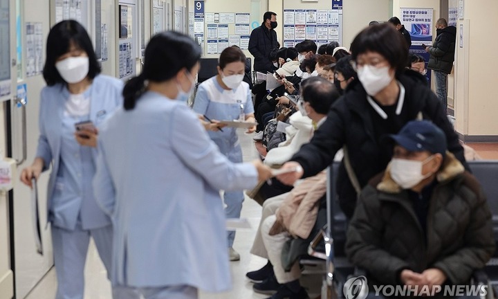 Khủng hoảng y tế chưa kết thúc, Hàn Quốc điều bác sĩ quân y đến các bệnh viện 