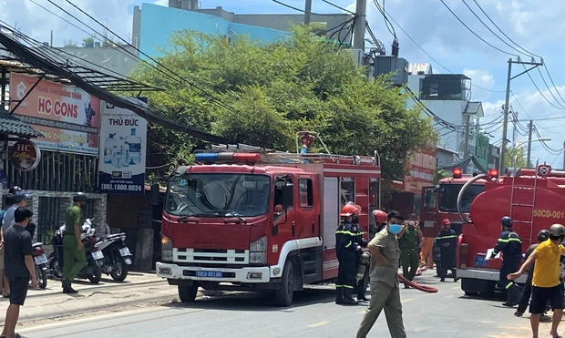 Điều tra nguyên nhân vụ cháy xưởng gỗ tại TP.HCM