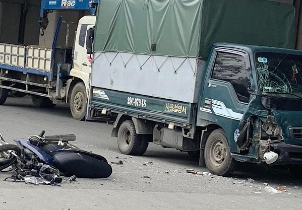 Tin tức tai nạn giao thông mới nhất ngày 19/6: Xe máy tông trực diện vào đầu ô tô tải, 1 người nguy kịch