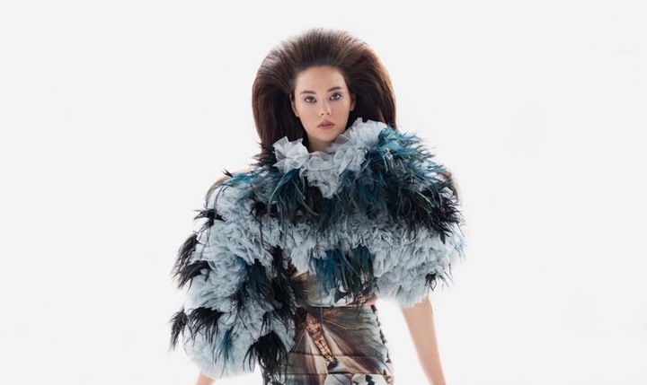 Ngắm Miss Universe 2018 và Miss Universe 2021 trong thiết kế của NTK Tuyết Lê