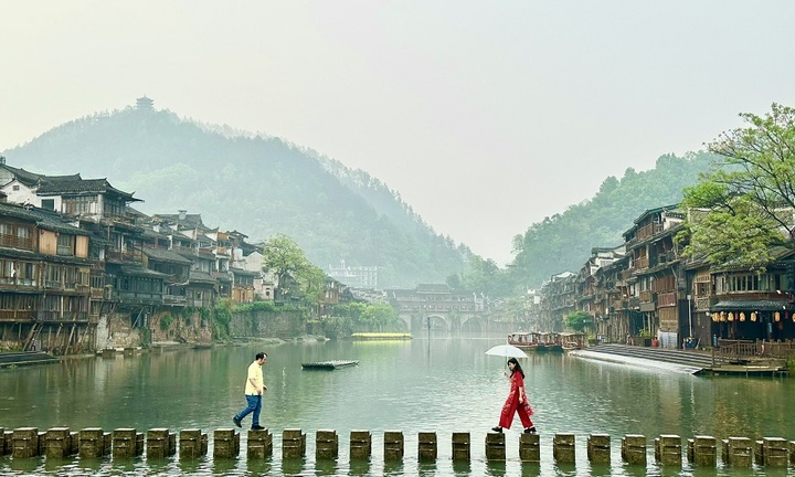 Tour Phượng Hoàng cổ trấn – Trương Gia Giới hút khách du lịch Việt mùa du lịch hè