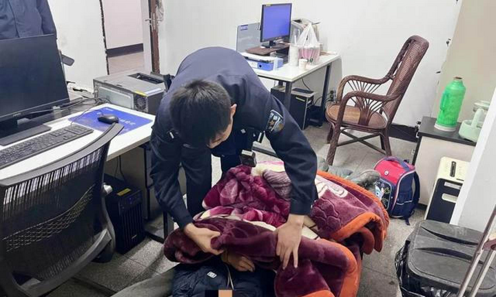 Cãi nhau với mẹ, cậu bé đạp xe gần 24 tiếng bỏ đến nhà bà ngoại