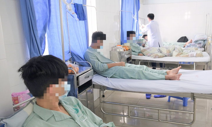 Quảng Ninh: Bốn học sinh nhập viện sau khi hút thuốc lá điện tử