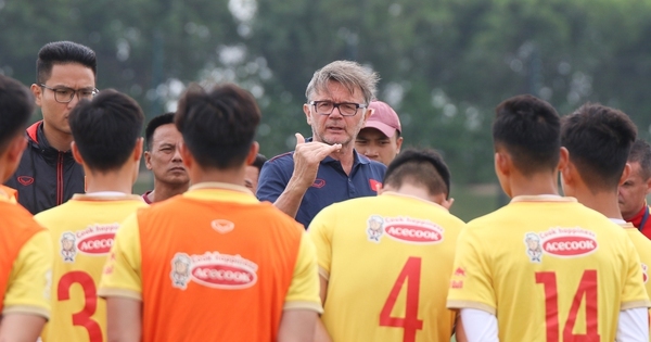 10 cầu thủ U22 tham gia buổi tập đầu tiên chuẩn bị cho SEA Games 32