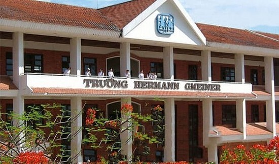 Hiệu phó bật khóc sau vụ việc giám thị yêu cầu học sinh cởi đồ