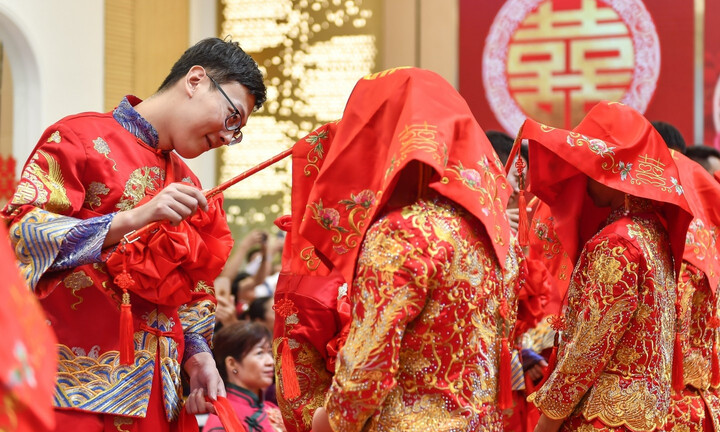 Nhà gái đồng ý chi trả toàn bộ chi phí đám cưới, chỉ cần con sinh ra mang họ mẹ