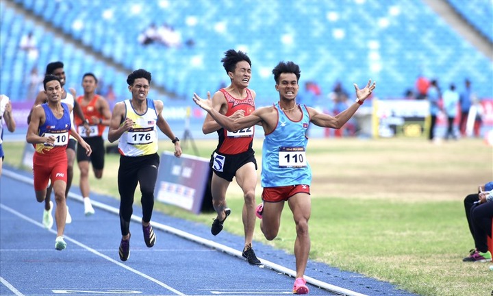 VĐV của Campuchia bật khóc nức nở khi lần đầu tiên mang về cho nước nhà tấm HCV môn điền kinh