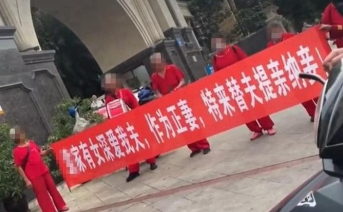 Chồng cũ không trả tiền bồi thường, người phụ nữ tung chiêu độc ngay trong đám cưới của anh với vợ mới