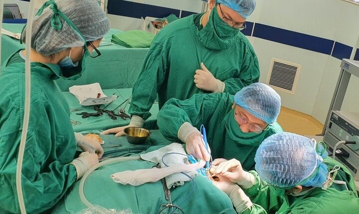 Phú Thọ: Phẫu thuật cứu trẻ sơ sinh không có lỗ hậu môn