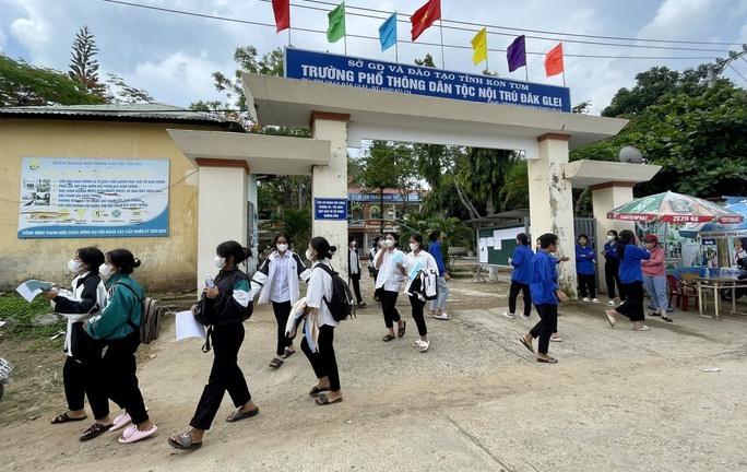 Cơ quan chức năng xác định 12 học sinh liên quan việc lộ bản thảo đề thi tiếng Anh ở Kon Tum