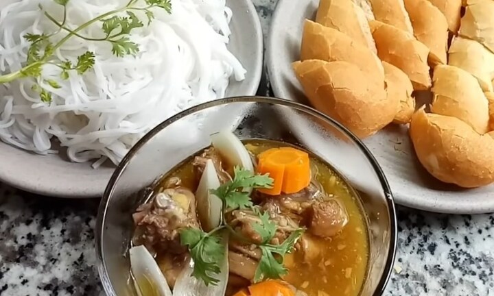 Bật mí công thức nấu món gà nấu tiêu đen cho bữa cơm nhà thêm phong phú