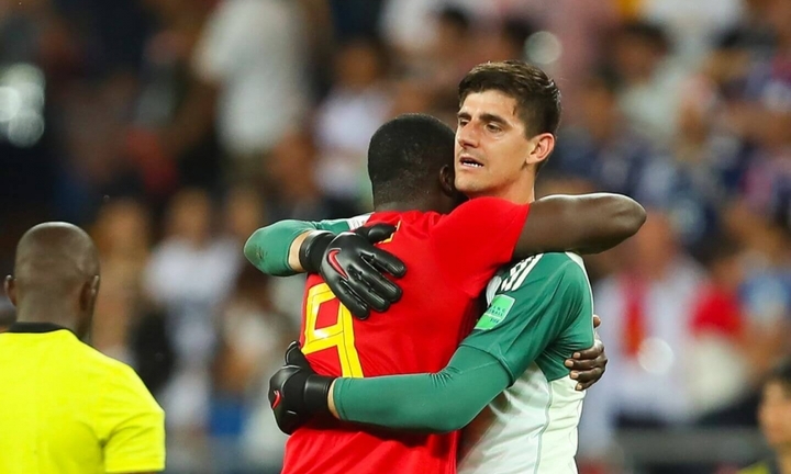 Thibaut Courtois nổi loại rời đội để phản đối chuyện Lukaku đeo băng đội trưởng