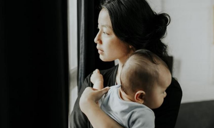 Người mẹ trầm cảm bế con lên cầu cao và gây ra tấn bi kịch đau lòng