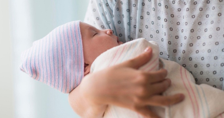 Bà ngoại 50 tuổi phát hiện mang thai tự nhiên ở tuần thứ 18 khi đi khám sức khỏe định kỳ