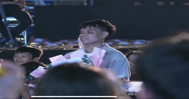 Tân Hoa hậu Huỳnh Trần Ý Nhi tiết lộ bạn trai ngay trong đêm đăng quang