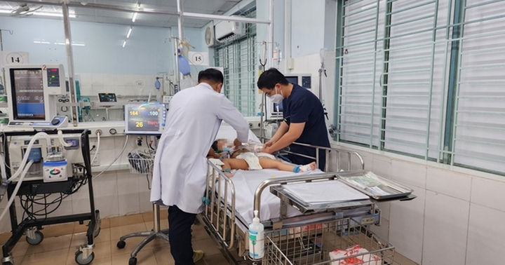 Số ca mắc chân tay miệng tăng cao, bệnh viện ở TP.HCM triển khai nhiều phương pháp ứng phó