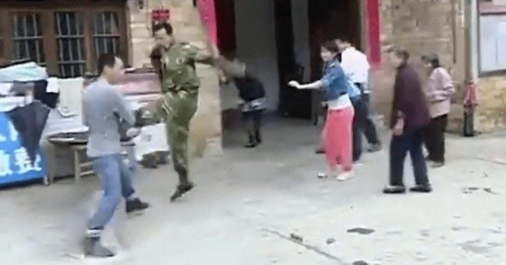 Chú rể chứng kiến cảnh vợ động kinh ngay đêm tân hồn, 1 năm sau lại biết thêm bí mật động trời