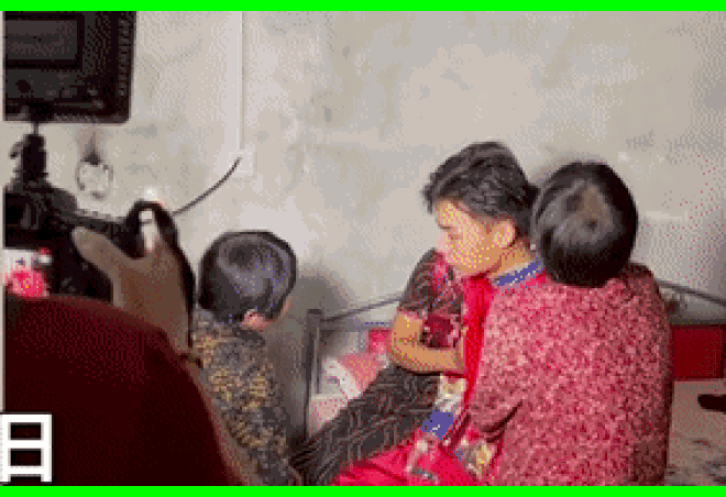 Người thân khóc nức nở không muốn “gả” chú rể cho cô dâu