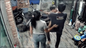 Clip: Người thân thay nhau 