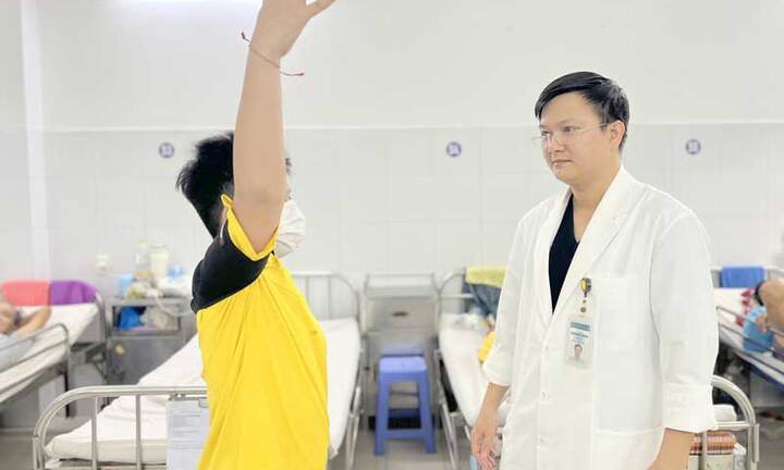 Cứu sống bé trai 10 tuổi bị đột quỵ não bằng thuốc tiêu sợi huyết