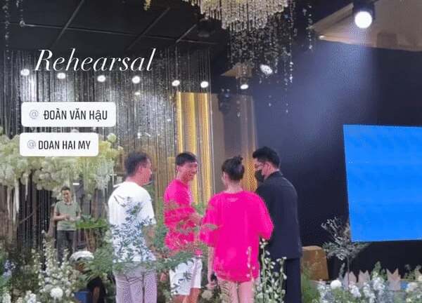 Hé lộ khoảnh khắc bố Doãn Hải My tập dượt dắt tay con gái đi vào lễ đường 